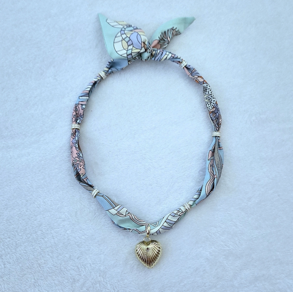 Gemelli👭 Scarf Necklace with Scalloped Gold Heart💛 Pendant - NWT - Picture 16 of 16